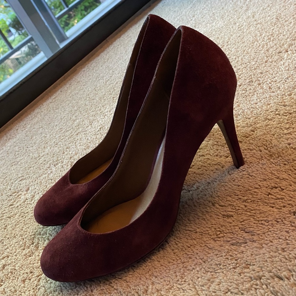 Elie Tahari Suede Pumps - Burgundy